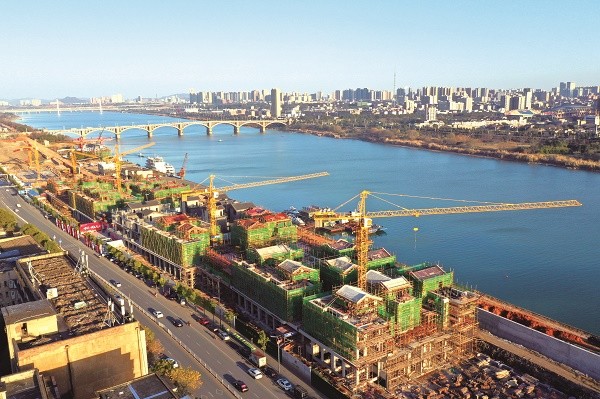 十八總商業(yè)街建設(shè)如潮，文旅展示區(qū)、民宿體驗(yàn)區(qū)已實(shí)現(xiàn)對(duì)外開放。(1).jpg